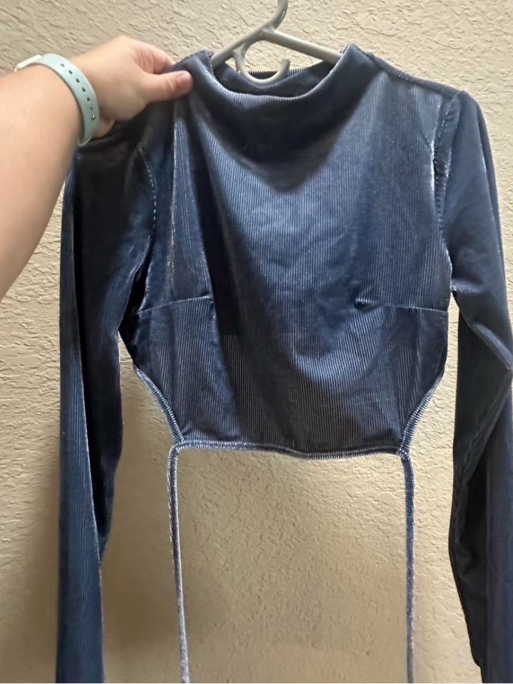 Women’s dark blue workout top